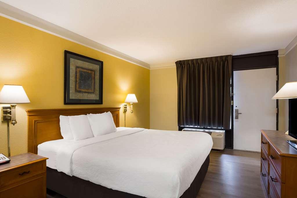 Econo Lodge Джорджтаун Номер фото